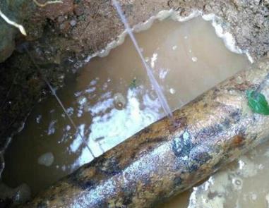 南宁市楼顶渗水维修公司分享下地暖漏水的原因及检测方法。